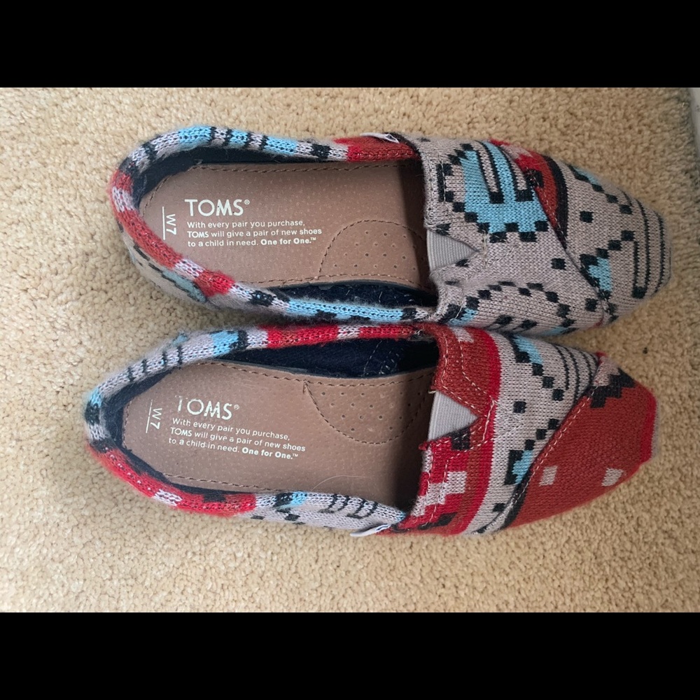 Toms shoes. Size 7. Good condition.